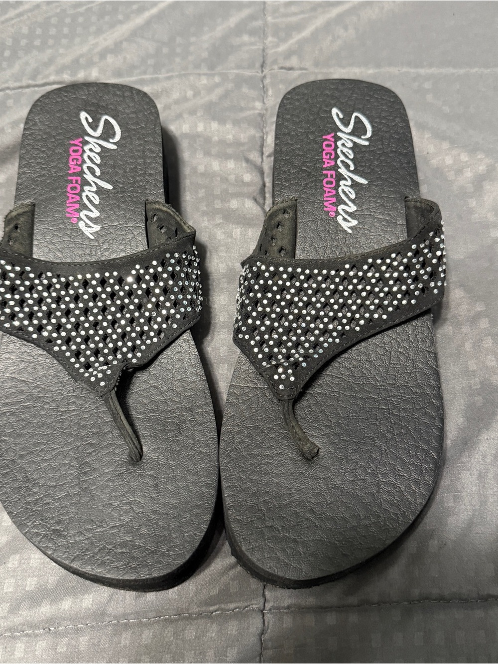 Skechers Yoga Foam Rhinestone Thong Sandals Flip Flops Black Size 9